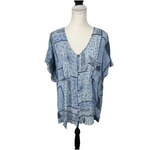 Maurices Blouse Women's Plus 2X Floral Patchwork V Neck Short Sleeve Blue Top